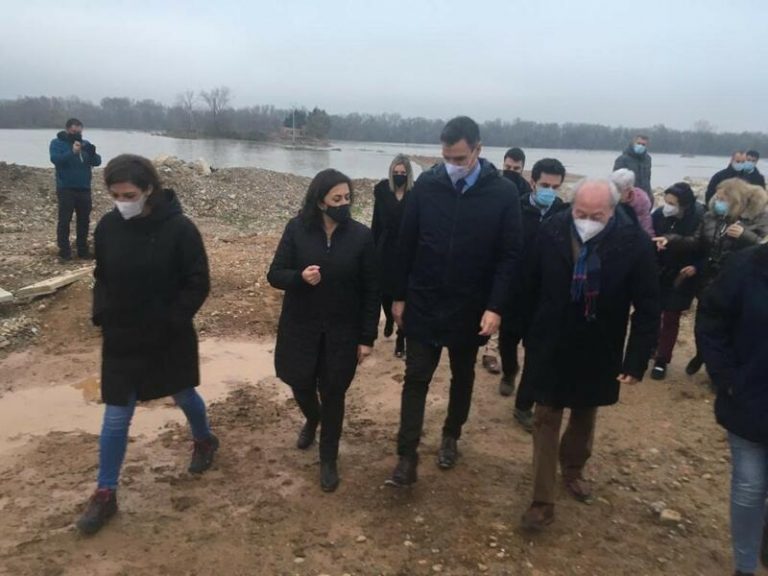 Sánchez visita el ‘Soto del Estajao’ en Alfaro (La Rioja)