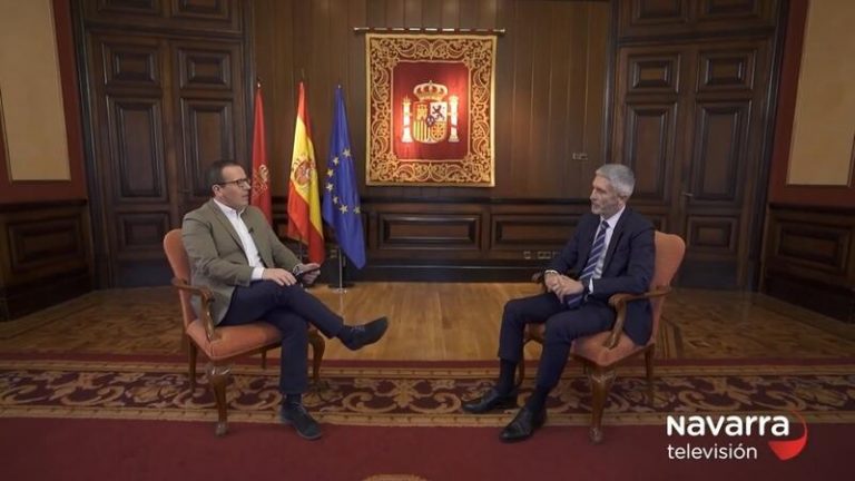 Grande-Marlaska afirma que el traspaso de Tráfico a Navarra «no va a suponer la salida de la Guardia Civil»