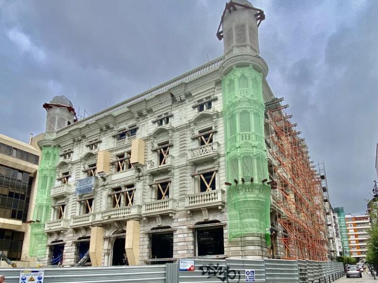 Bruselas pide a los países de la UE renovar el 15% de los edificios viejos en 2030