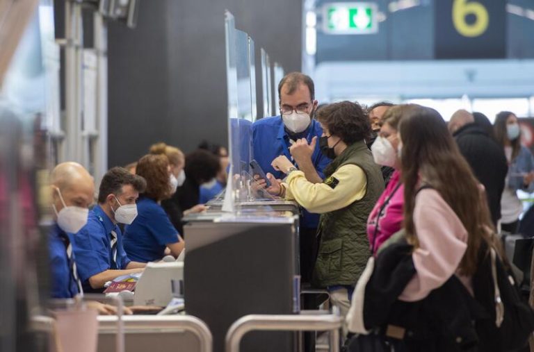 Congreso y Senado piden que se ayude al turismo no exigiendo a los visitantes más allá del pasaporte covid
