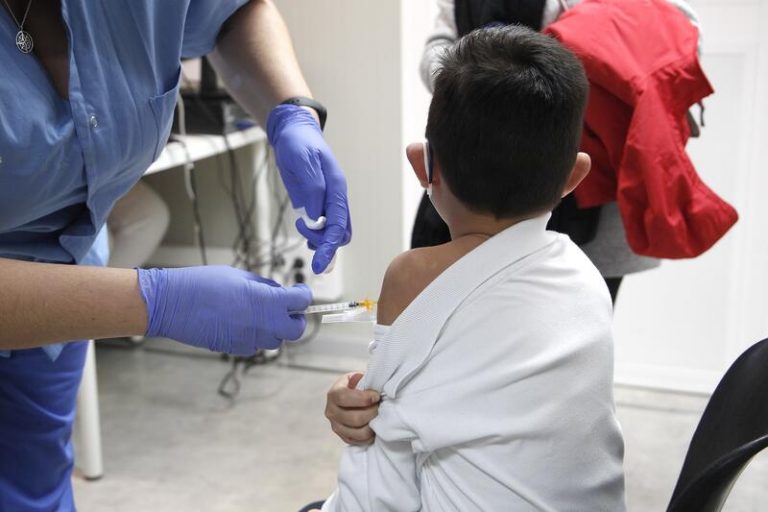 Cantabria recibirá en enero otras 6.000 dosis para niños