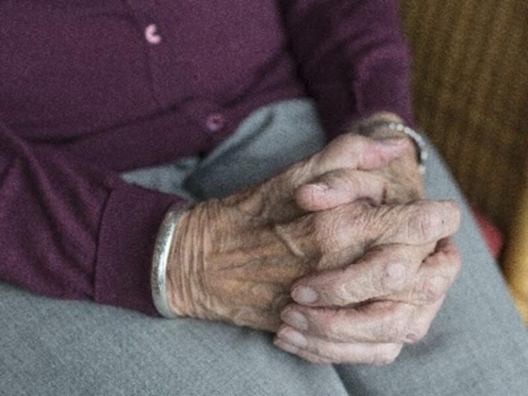 Un total de 87 residencias catalanas presentan casos activos