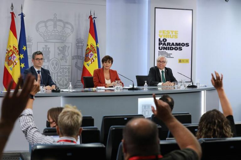El Gobierno celebra su último Consejo de Ministros con Castells