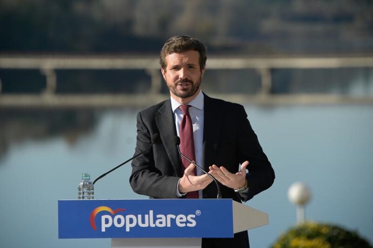 Casado arremete contra Calviño, a la que llama «incompetente» y «defraudadora fiscal»