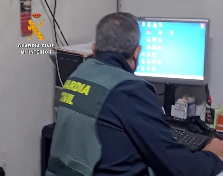 Detenidas 2 personas por presunta revelación de secretos de empresa de un taller en Cáceres