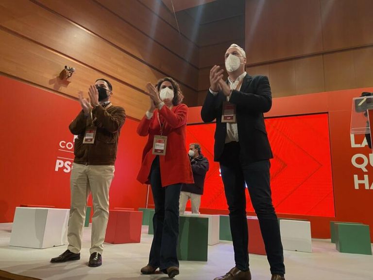Montero critica que Casado «utilice el Congreso de forma poco adecuada»