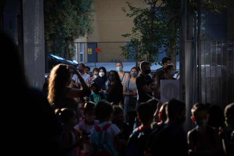 Cataluña contabiliza 186 grupos escolares confinados y dos centros cerrados