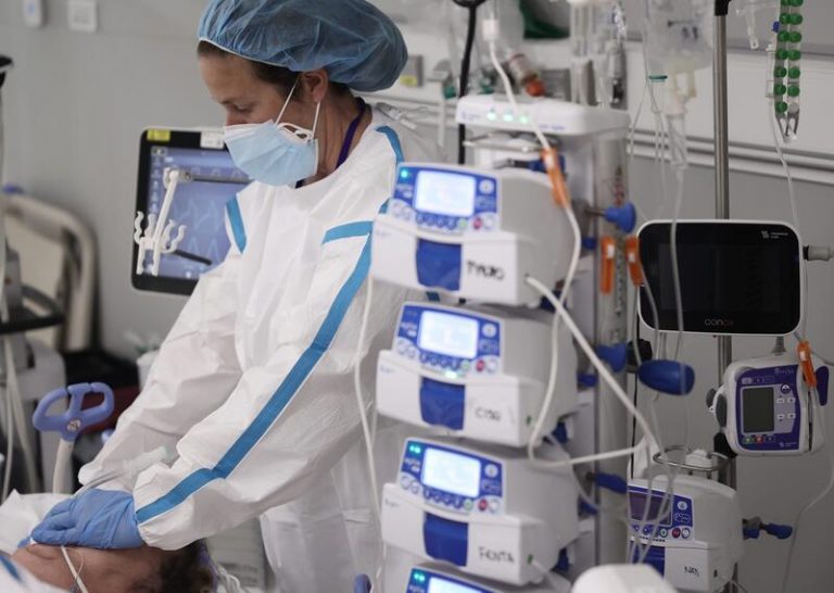 La ocupación hospitalaria entra en riesgo medio en Cantabria, que suma un paciente en UCI