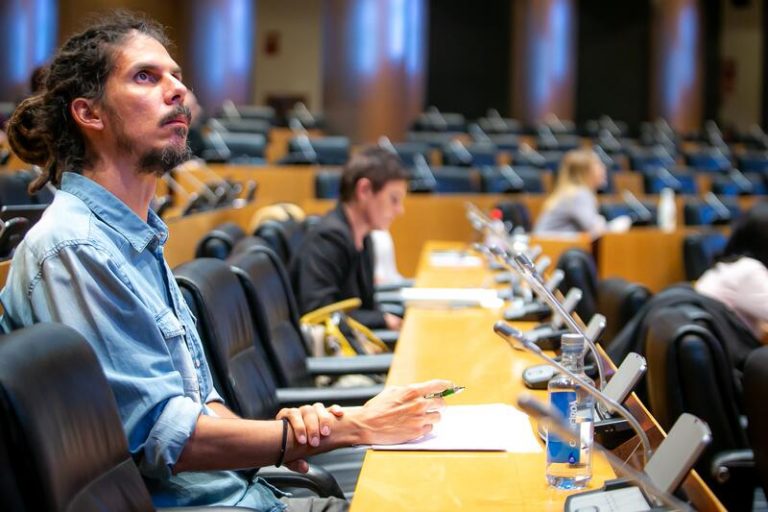 El escaño de Alberto Rodríguez sigue sin cubrirse tras casi dos meses
