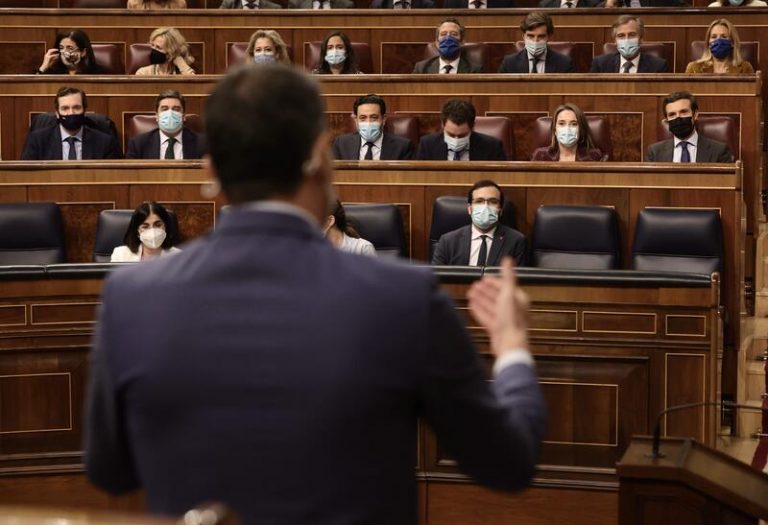 Casado quiere que Sánchez haga balance de gestión en el Congreso