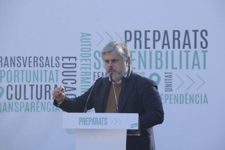 Batet acusa al PSC de estar «callado y sumiso» y no defender el catalán en el Congreso