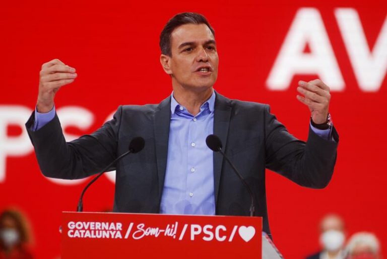 Sánchez pide «denunciar el acoso», defender la dignidad democrática y construir convivencia en las aulas