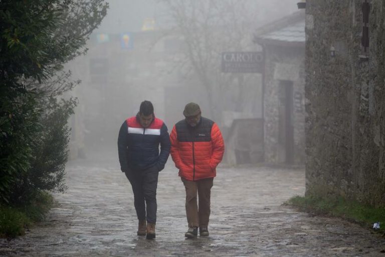 La niebla pondrá hoy en riesgo a seis provincias y soplará viento fuerte en Galicia y el golfo de Cádiz
