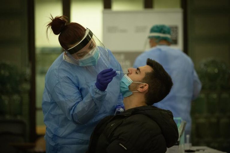 Cataluña deja de hacer test a contactos estrechos de casos positivos