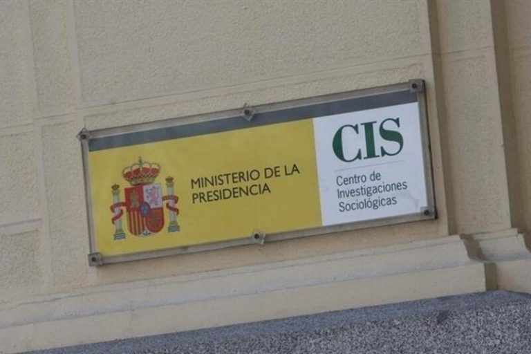 Paro y crisis económica siguen como principales problemas en el CIS