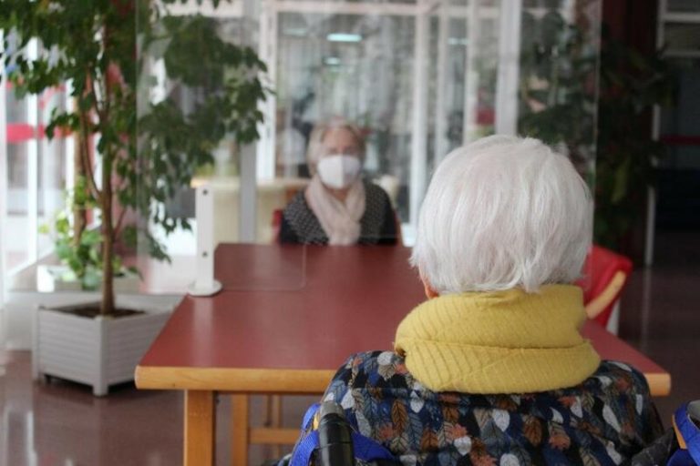 11 residencias sufren brotes en Madrid y 72 mayores y empleados están contagiados