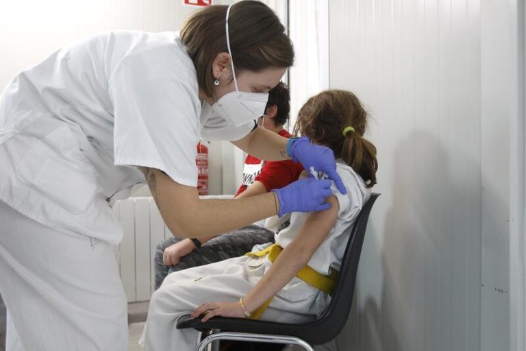 Más de 121.100 niños de 11 a 9 años reciben la primera dosis