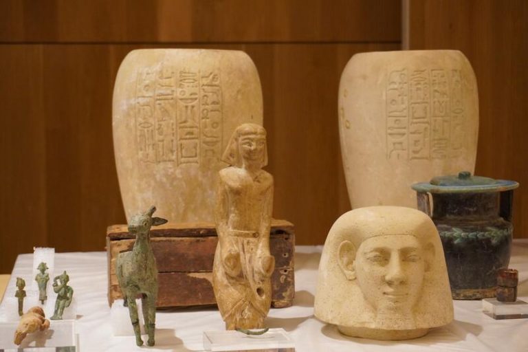 España entrega a Egipto 36 piezas arqueológicas recuperadas en una operación policial