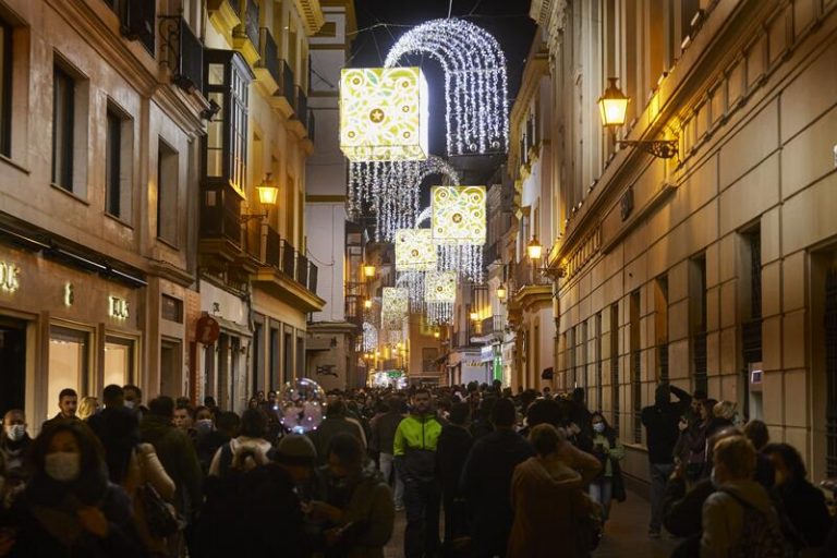 Andalucía recomienda 10 personas por mesa en interior hostelería