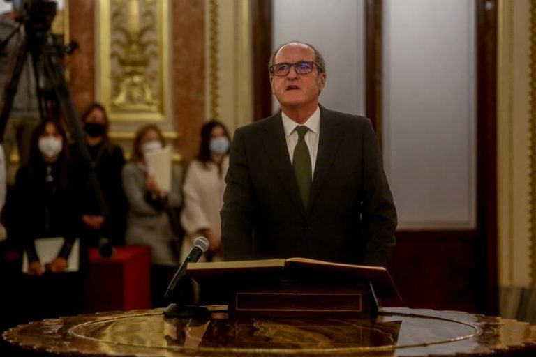 El Defensor del Pueblo llama a las administraciones a tomar «medidas urgentes» para restablecer la luz en Cañada Real