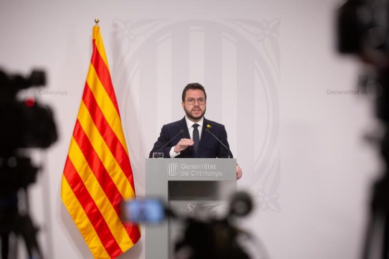 Cataluña plantea toque de queda en municipios de mas 10.000 personas y alta incidencia