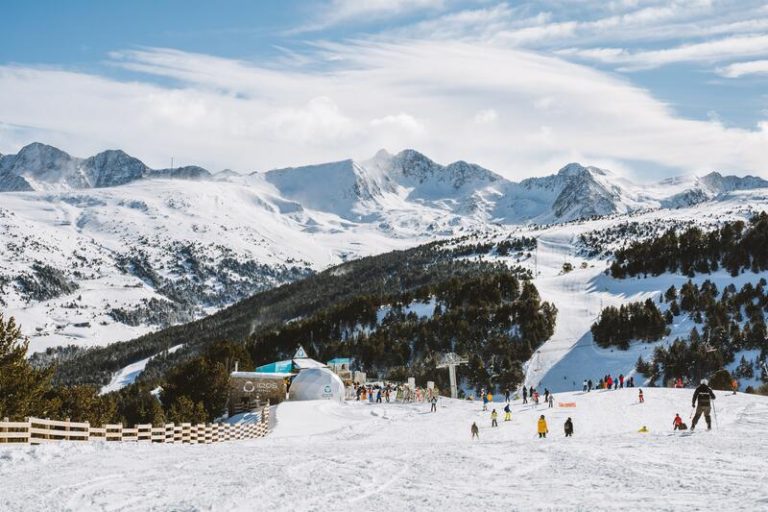 Grandvalira y Ordino Arcalís superan los 2 metros de nieve gracias a las nevadas previas a las Navidades