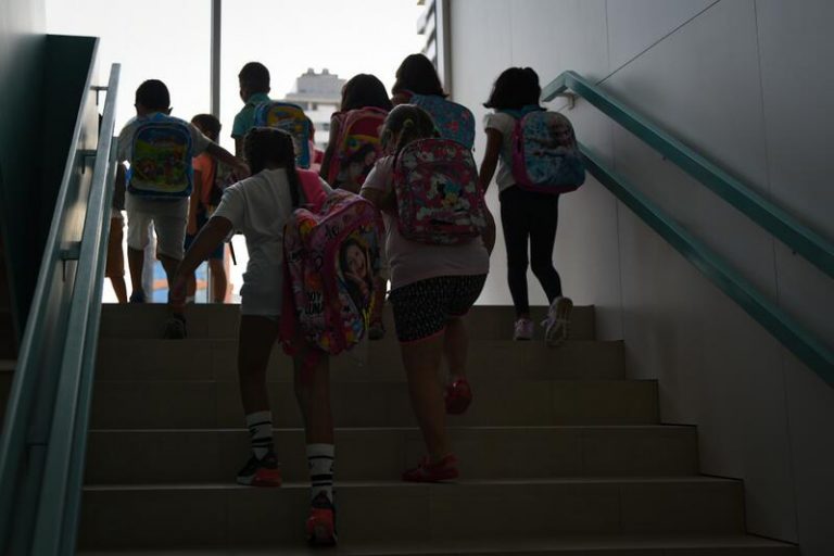Docentes piden que la Conferencia de Presidentes aborde la «preocupante» situación de los colegios por el Covid
