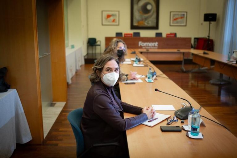 Colau critica la «falta de previsión» de la Generalitat y cancela el espectáculo de Nochevieja