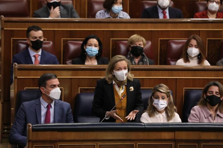 Calviño defiende el plan de recuperación del Gobierno para volver a «la senda de prosperidad»