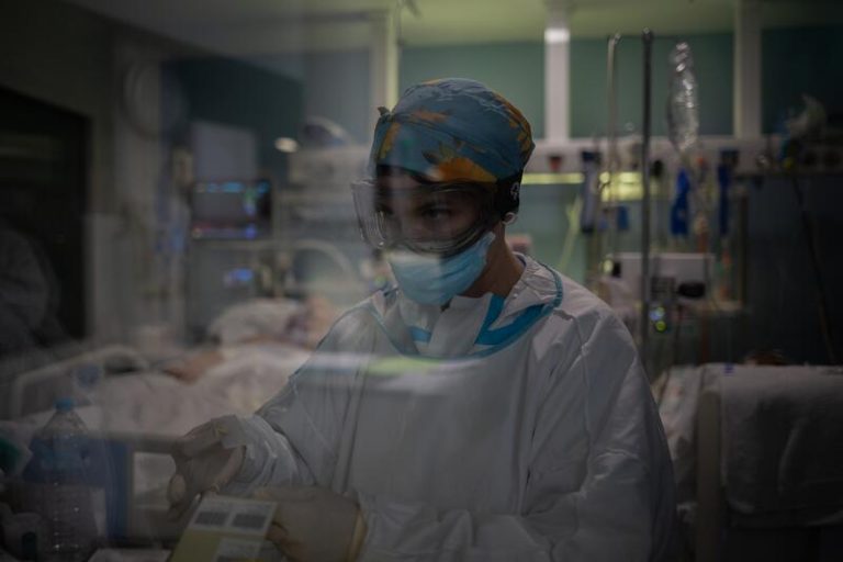 Cataluña registra 11.085 casos y una muerte en las últimas 24 horas