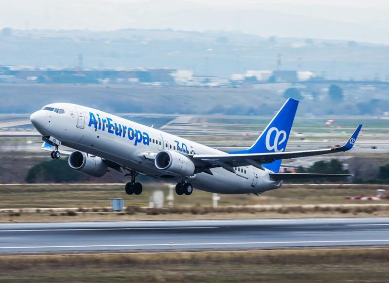 USO asegura que la reunión mantenida con Air Europa «ha sido muy breve»