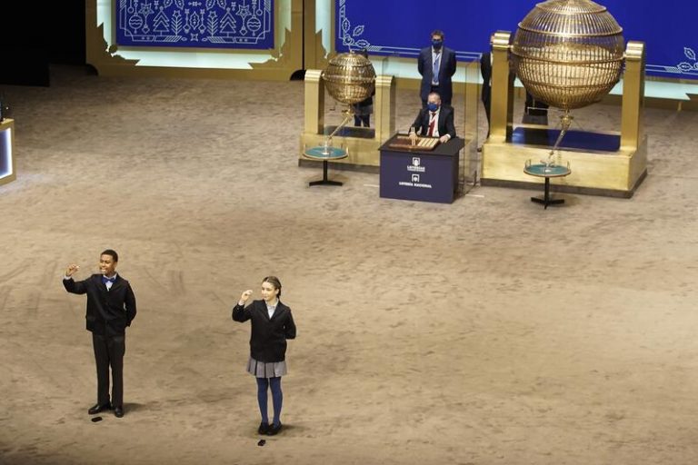 La Cofrafía del Cristo de la Sangre de Calviá reparte 4 millones de un quinto premio