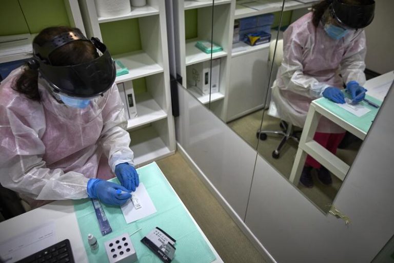 Andalucía entra en riesgo muy alto con 502 puntos de tasa Covid