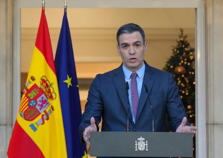 Sánchez y Escrivá celebran la aprobación de la reforma de pensiones