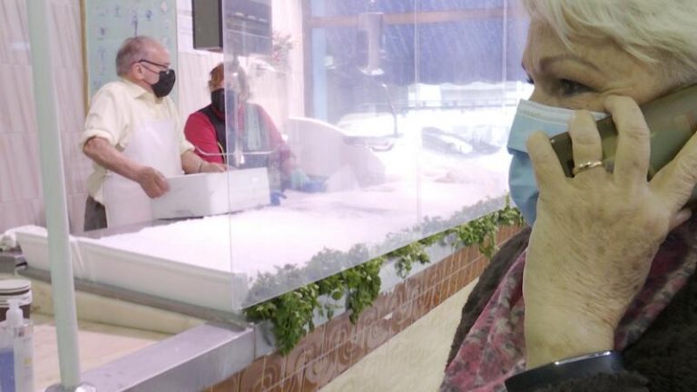 Una pescadería de Benimaclet reparte 25 millones tras 40 años jugando al número del tercer premio