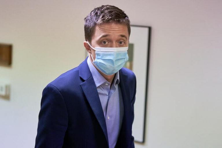 Errejón ve «inútil» imponer la mascarillas en exteriores y urge al Gobierno a rectificar
