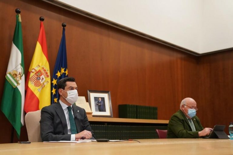 Moreno ve «buena medida» la mascarilla en exterior