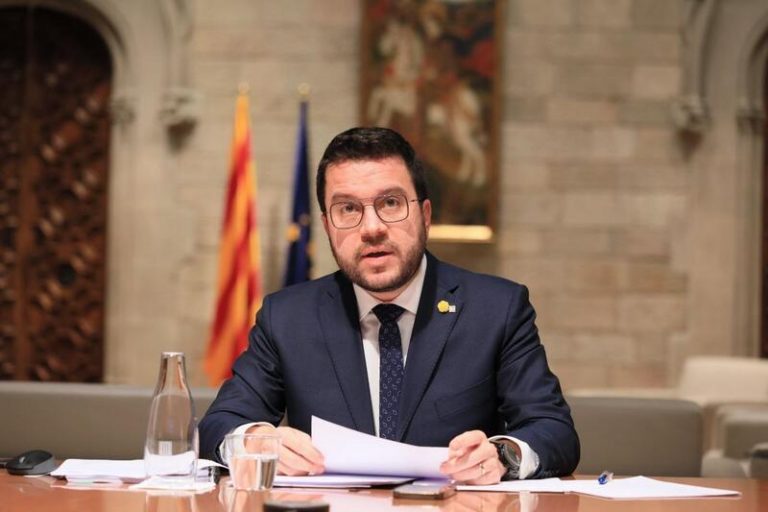 Aragonès cree que el Gobierno «se está equivocando» al no aplicar más restricciones