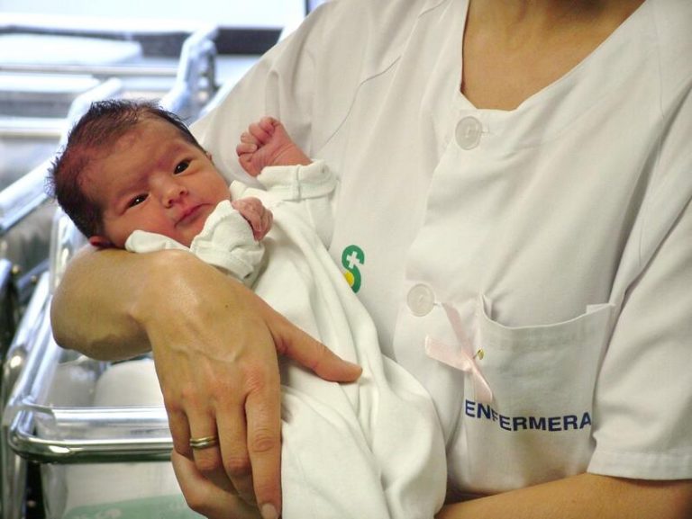 El borrador de Ley de Familias planea permisos de maternidad de 1 año a monoparentales
