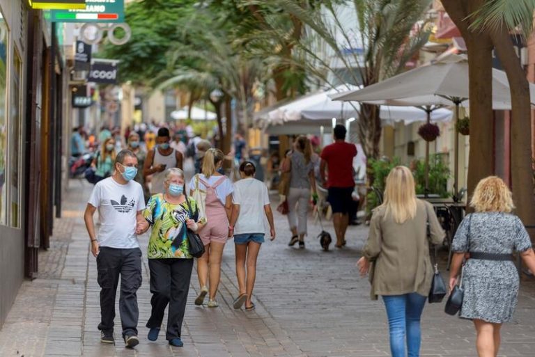 El Gobierno de Canarias baraja cerrar el ocio nocturno y pedir el toque de queda
