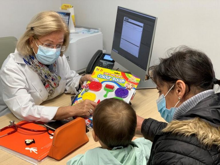 Especialistas de QuirónSalud advierten del peligro que pueden presentar algunos juguetes para los más pequeños