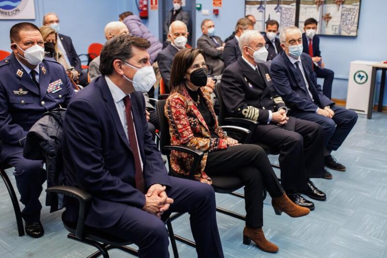 Diputados y senadores, «tranquilos y orgullosos» tras conocer el centro militar que vigila el cielo del sur de Europa