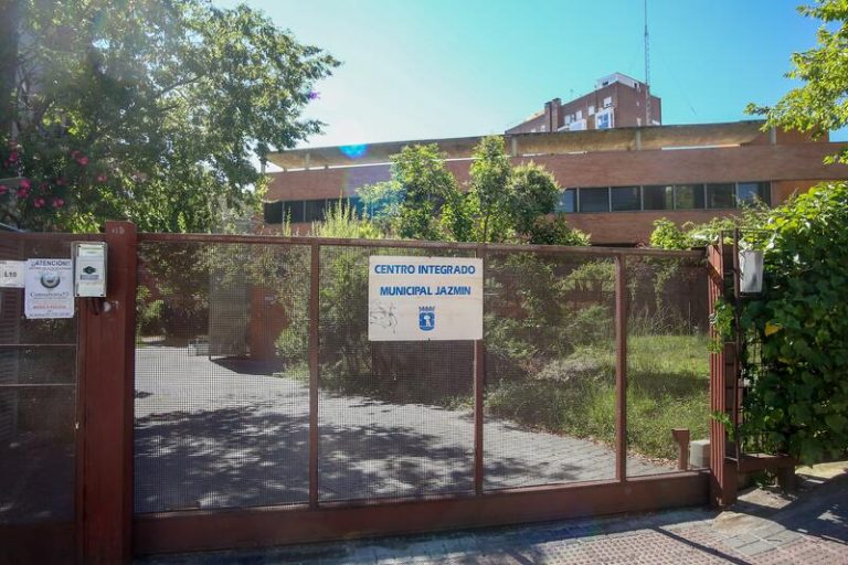 Madrid establece que personal vacunado de las residencias no haga cuarentena en caso de contacto estrecho