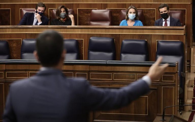 Los líderes de los principales partidos felicitan la Navidad a los españoles con mención especial a la pandemia