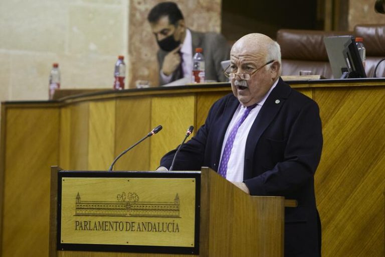 El Consejero de Salud andaluz: «Habrá cifras altas de contagios en Andalucía hasta mediados de enero»