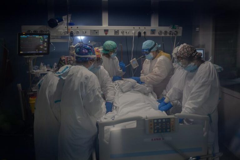 Cataluña registra 8.502 nuevos casos y 19 muertes más