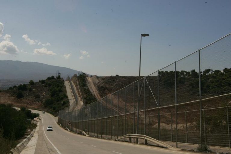 España y Marruecos evitan la entrada irregular de unos 80 magrebíes a Melilla