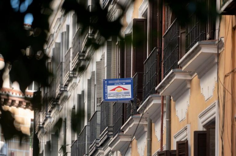 Lacooop espera la Ley de Vivienda con «cautela» y lamenta la falta de atención al sector