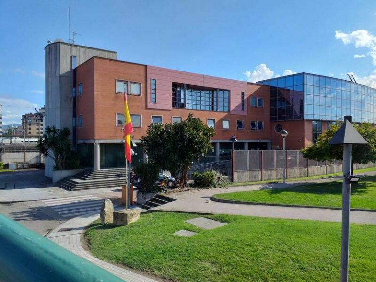 Detenido un vecino de Oviedo por realizar tocamientos a una menor en un autobús