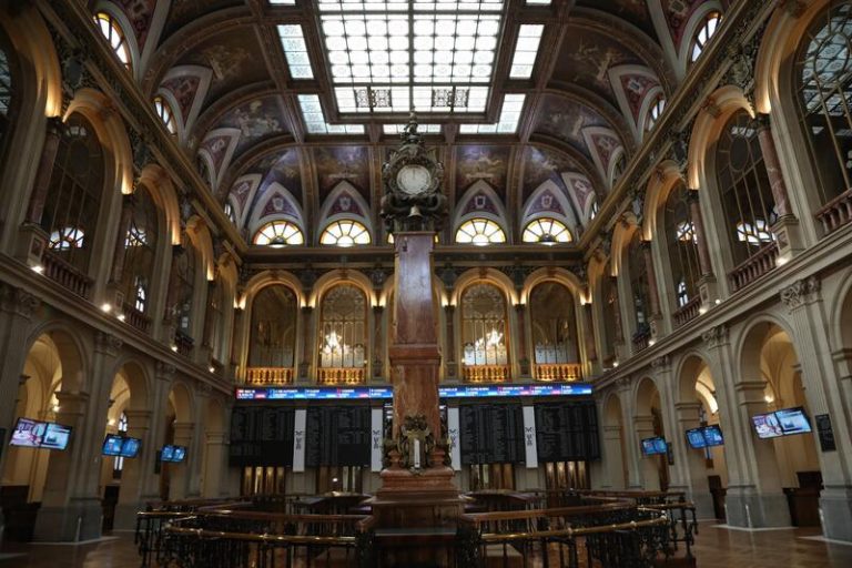 El Ibex 35 sube por cuarta jornada consecutiva y recupera los 8.600 puntos